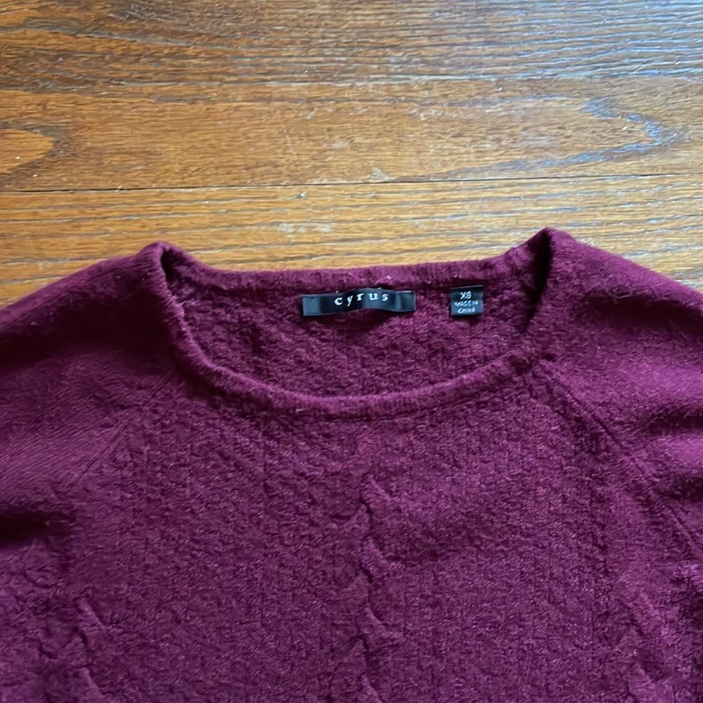 Cyrus Modern High Low Cable Knit Sweater - Picture 4 of 8